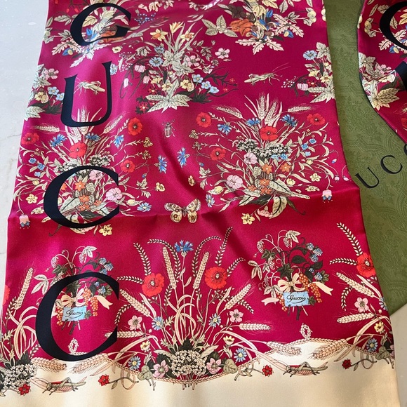 Authentic Gucci 100 anniversary silk scarf - Picture 4 of 10